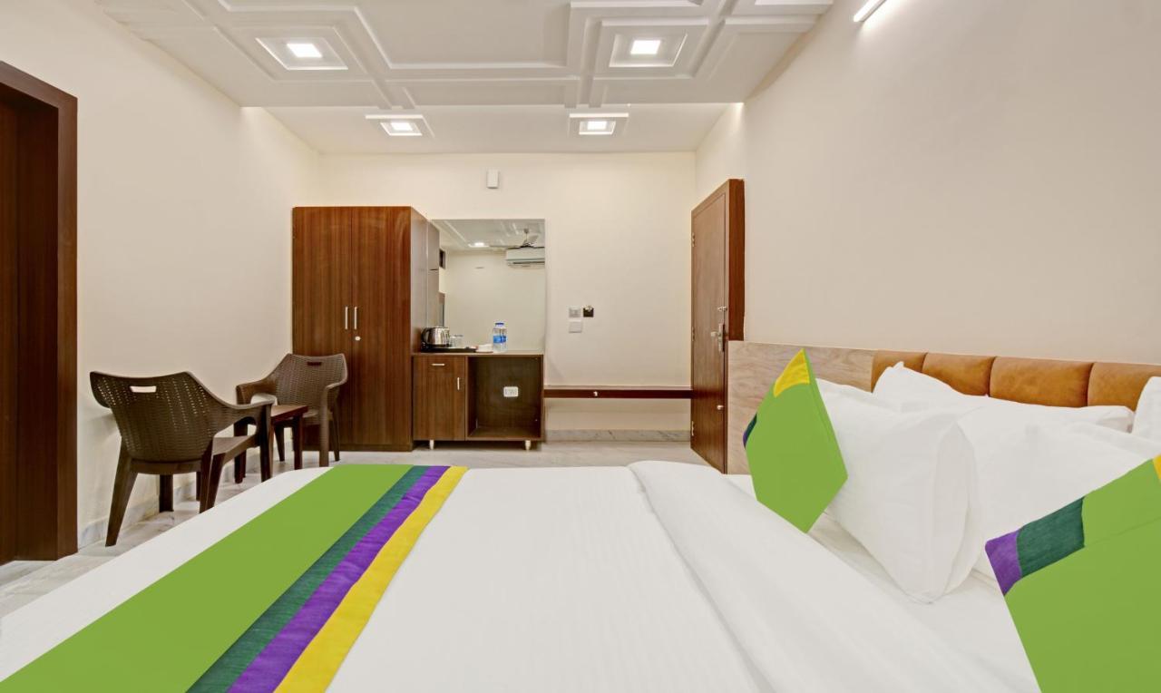 Treebo Paras Raj Near City Palace Удайпур Екстериор снимка